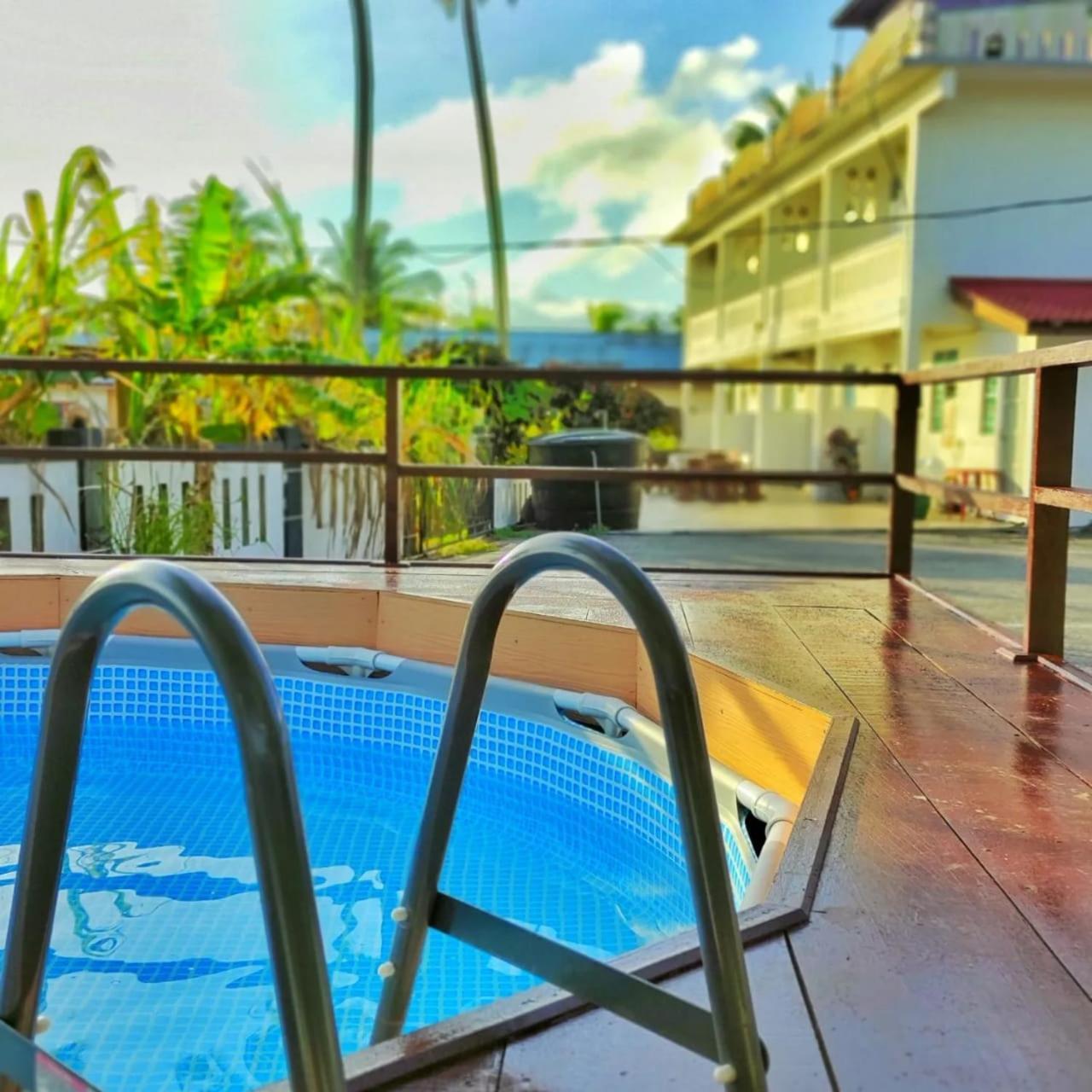 Aqil Beach Inn Marang Exteriér fotografie