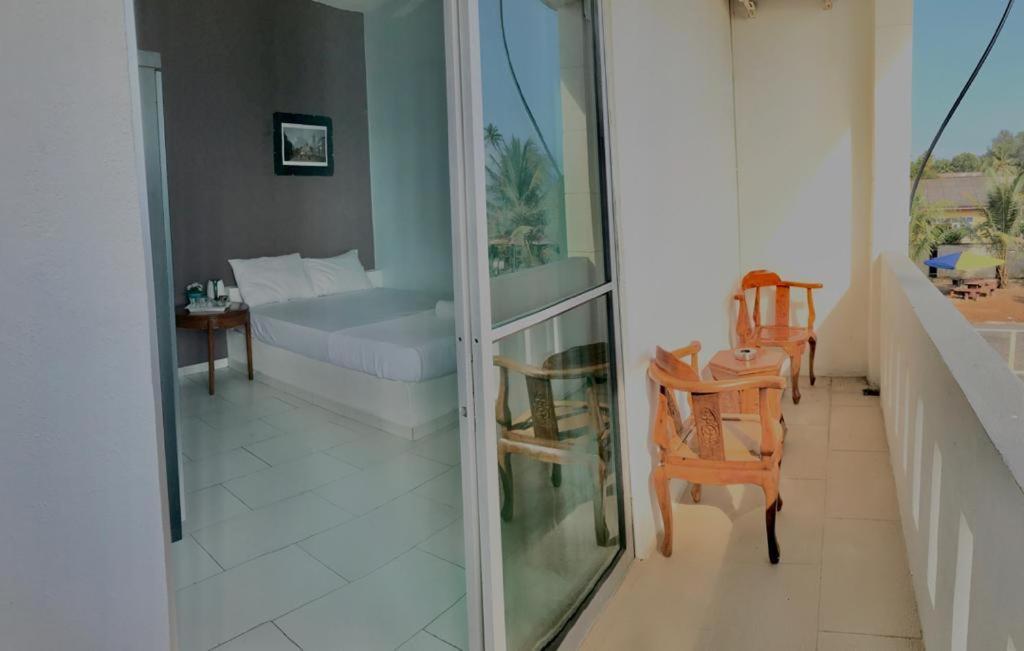 Aqil Beach Inn Marang Exteriér fotografie