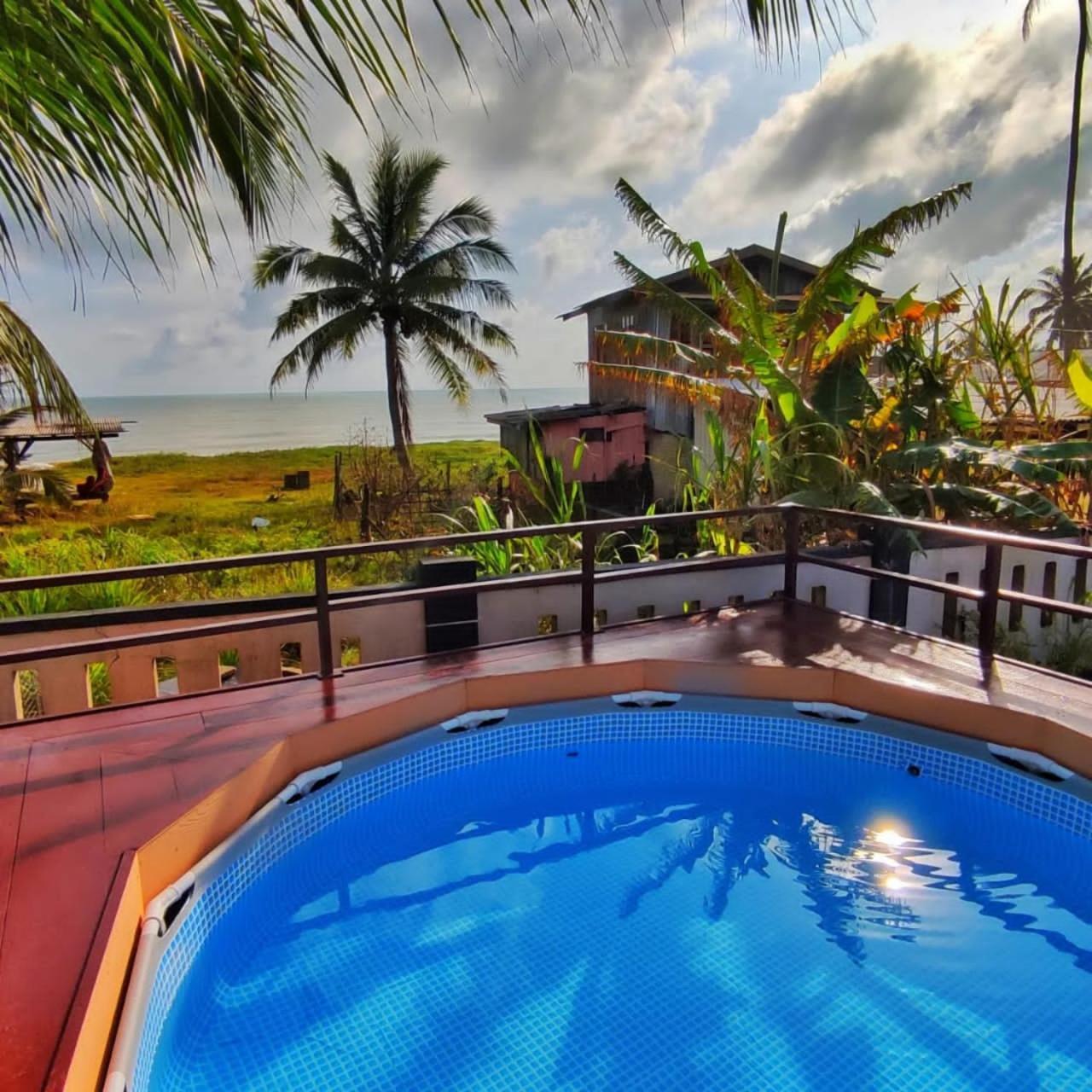 Aqil Beach Inn Marang Exteriér fotografie